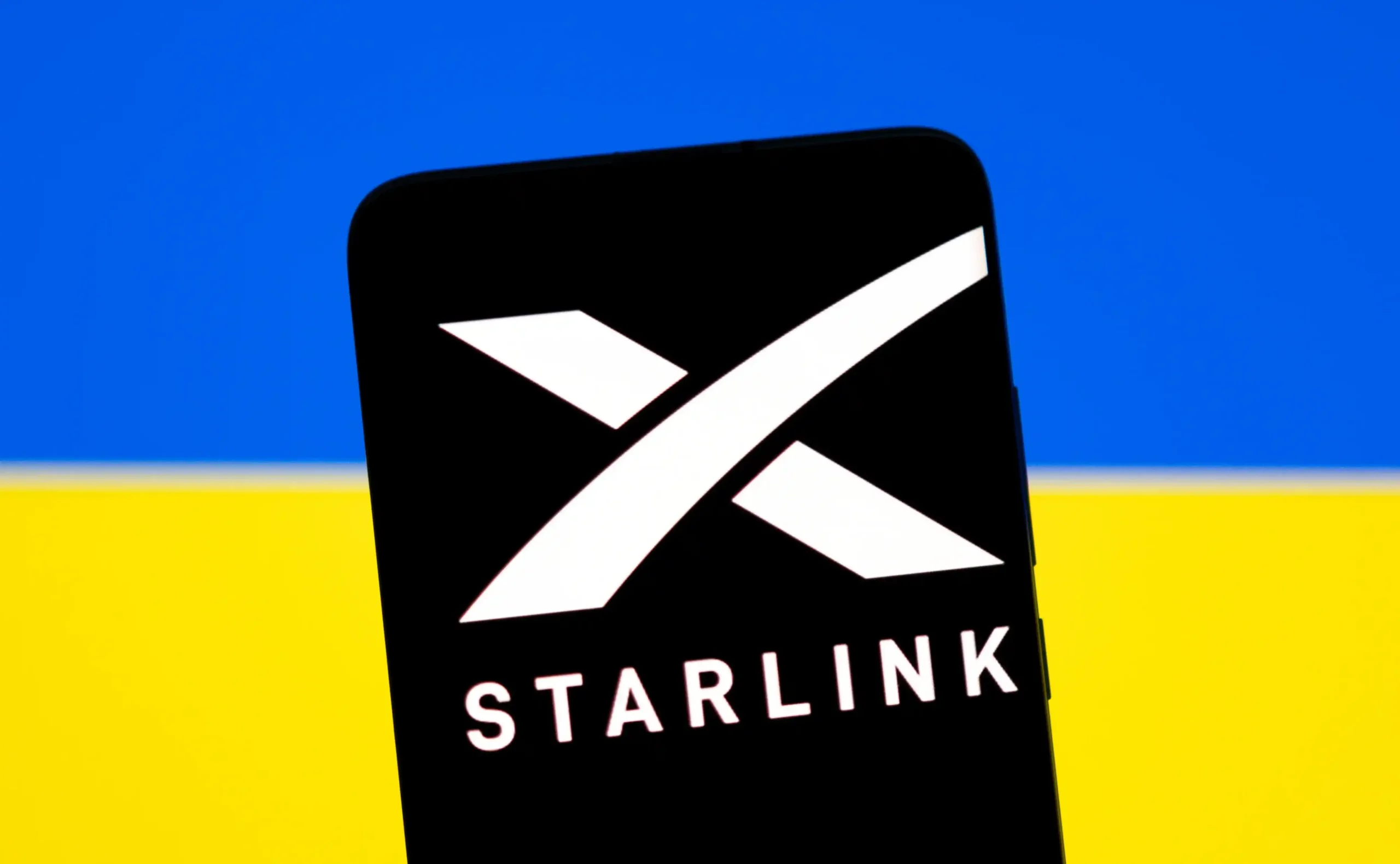 Starlink на фоне флага Украины