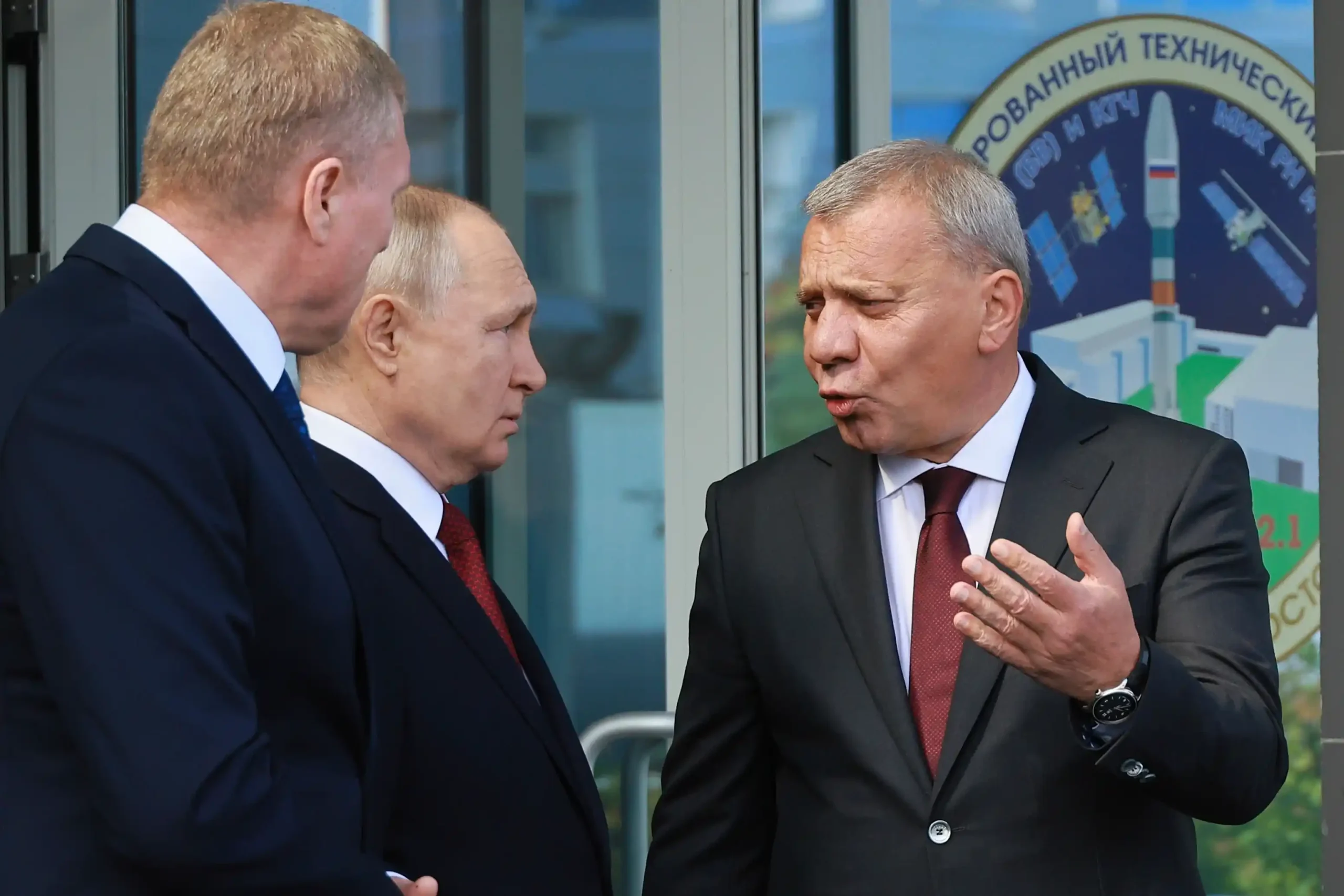 Vladimir Putin speaks with Roscosmos CEO Yuri Borisov