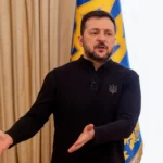 Владимир Зеленский беседует с журналистами