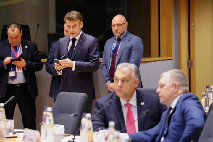 Эммануэль Макрон, Виктор Орбан и Роберт Фицо