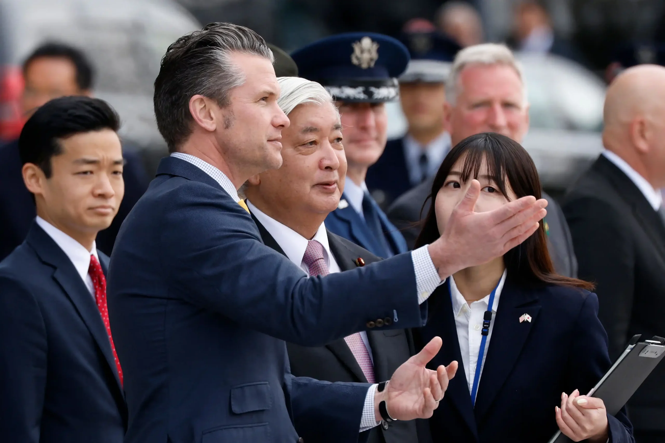 Хегсет в Японии