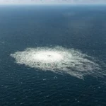 Метан вырывается из поврежденных трубопроводов