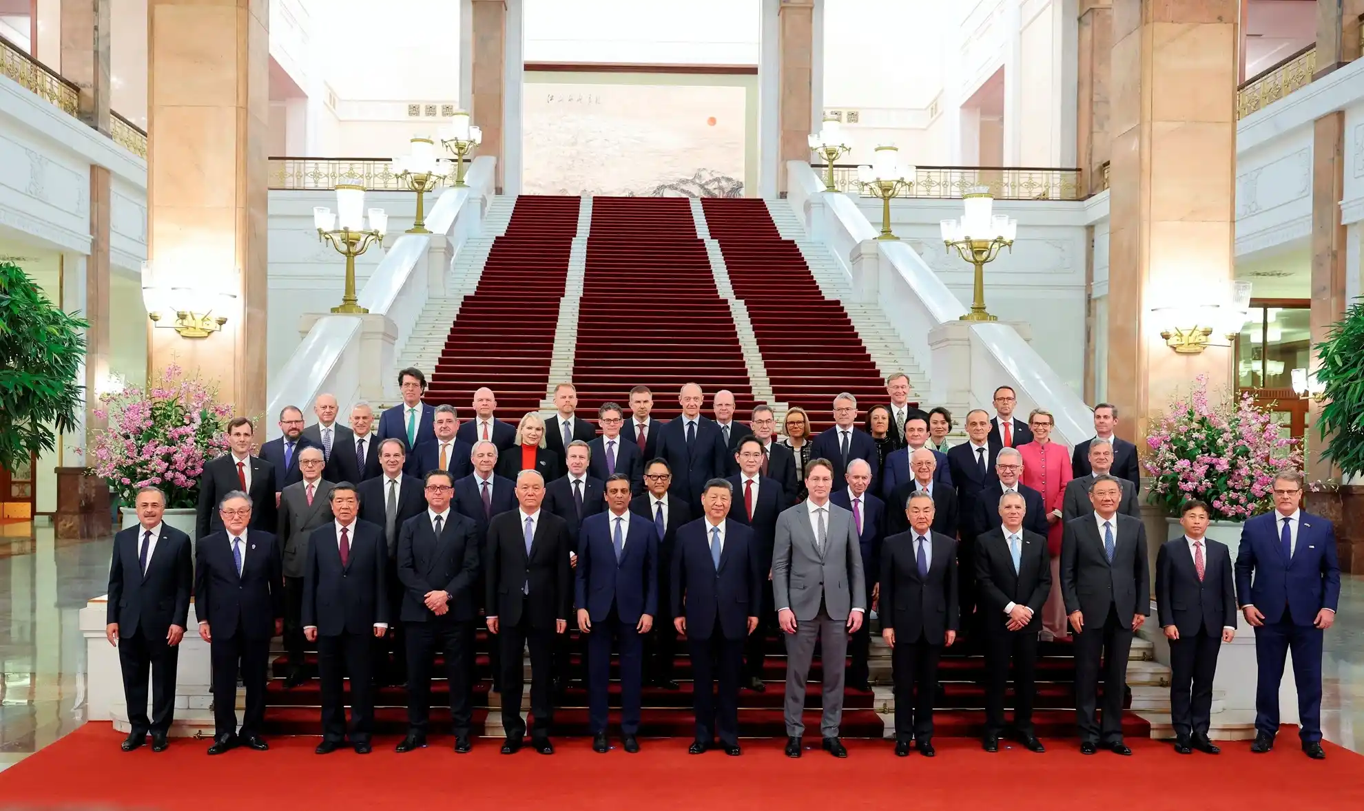 Председатель КНР Си Цзиньпин и представители международного делового сообщества