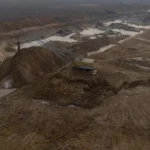 Вид сверху на экскаватор-драглайн