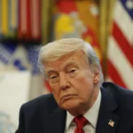 Президент США Дональд Трамп подписывает указы