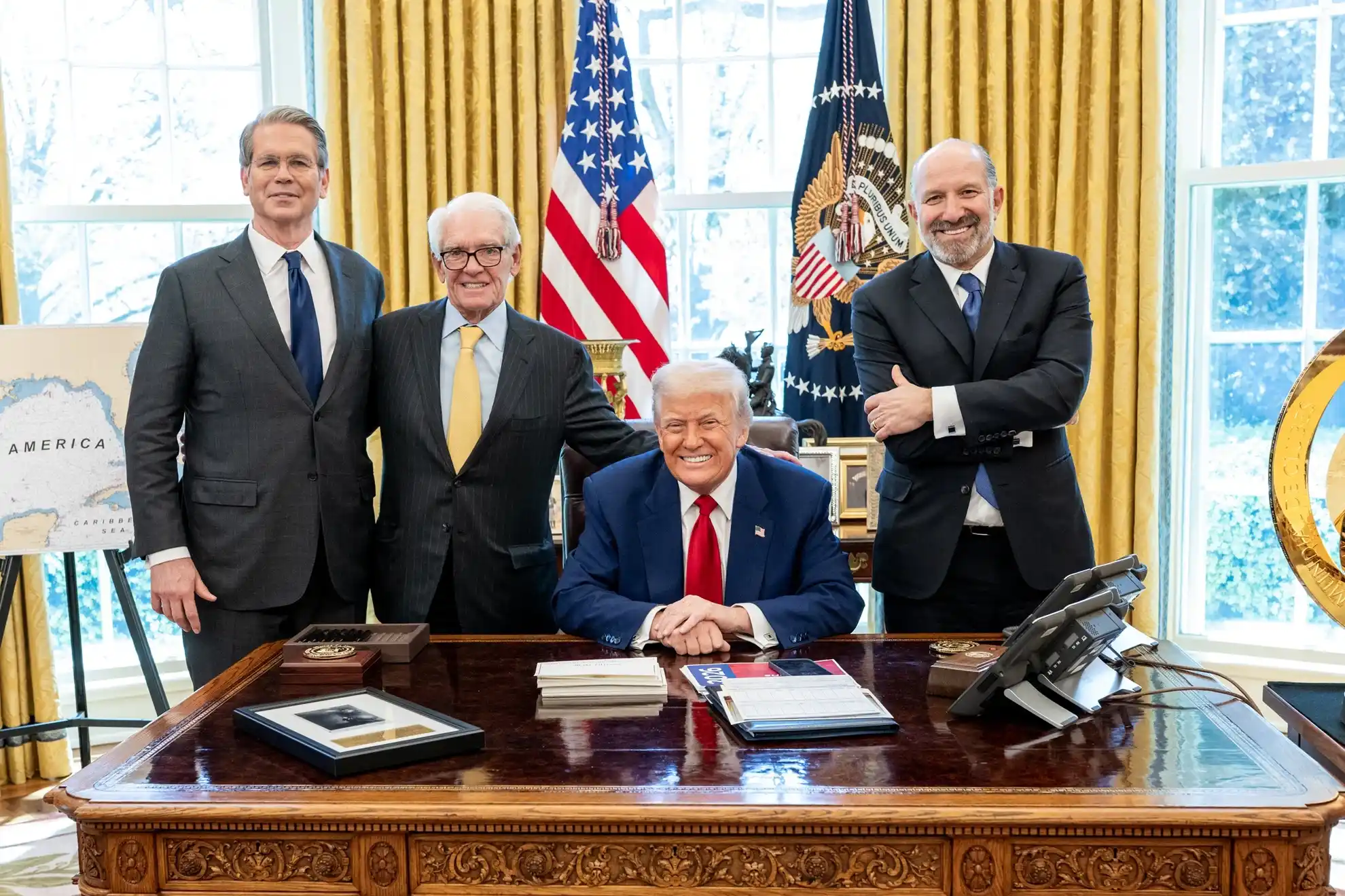 Трамп в Овальном кабинете