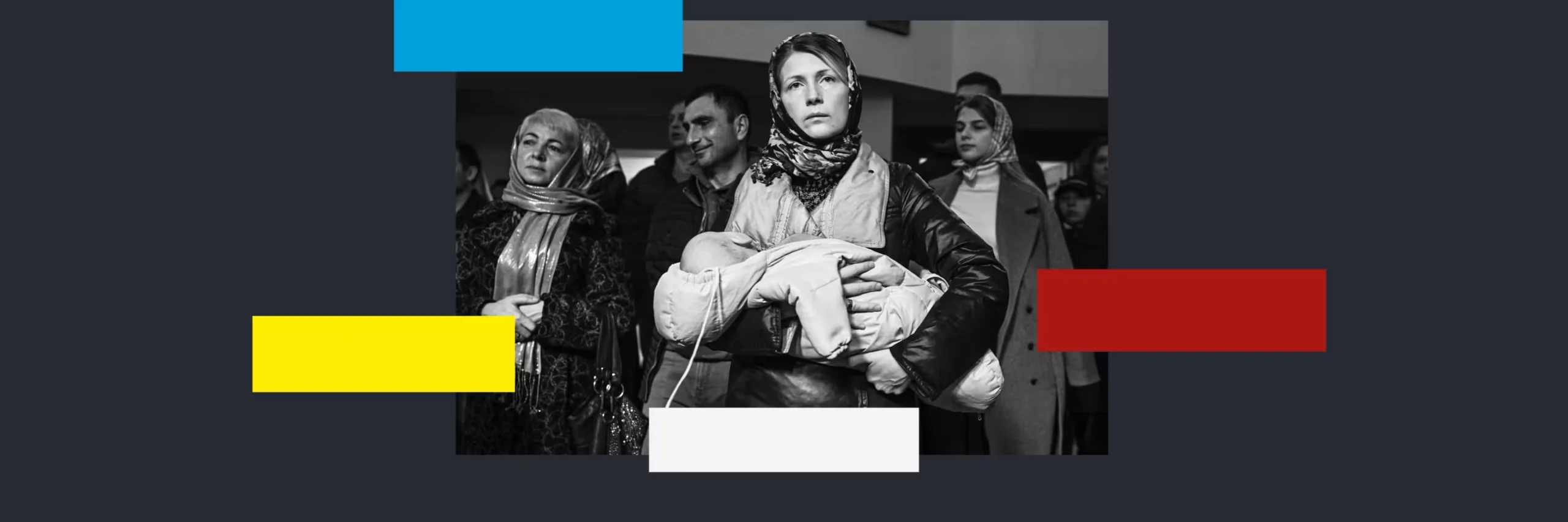 Украинка держит своего ребенка