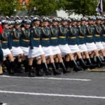 девушки на параде