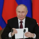 Президент России Владимир Путин делает заявление для прессы