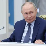 Владимир Путин и микрофон