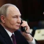 Владимир Путин и телефон