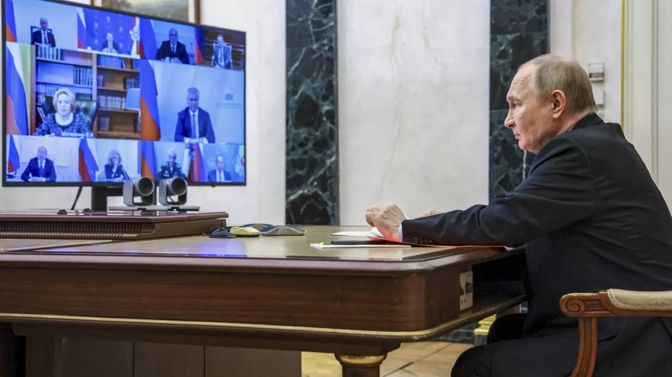 Владимир Путин проводит заседание