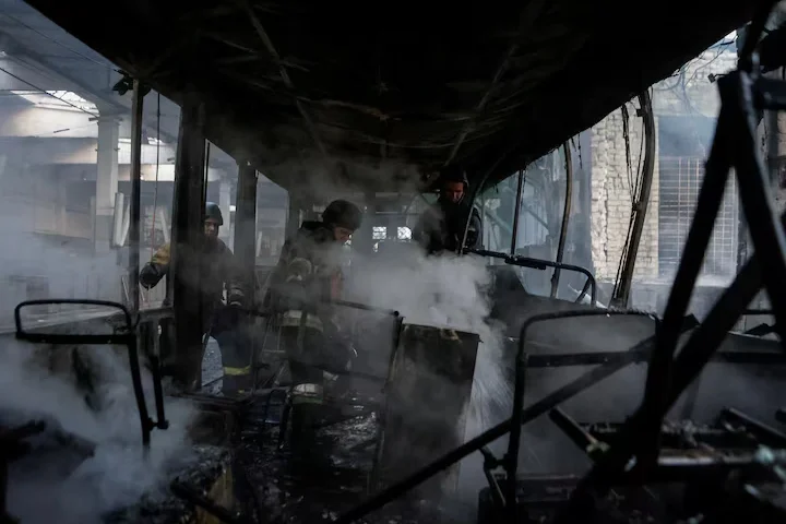 Спасатели работают