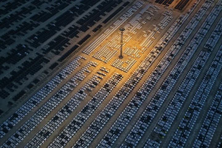 автомобили в порту Нанкина