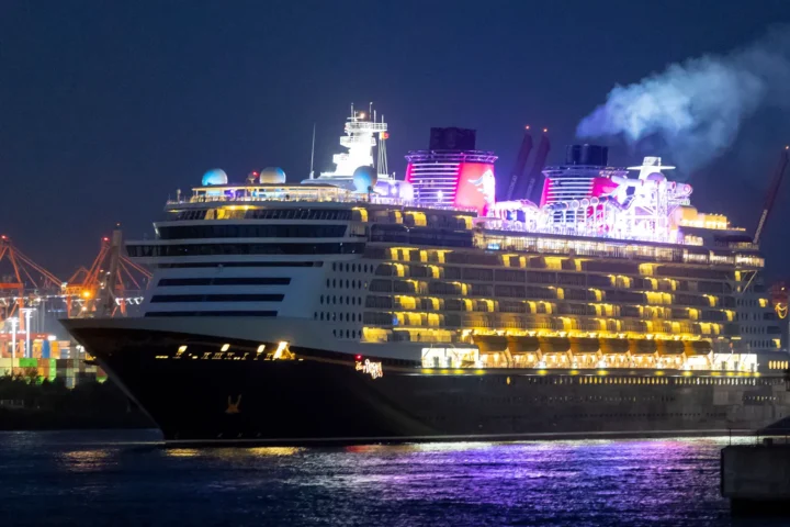 Круизный лайнер Disney Dream