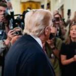 Трамп отвечает на вопросы