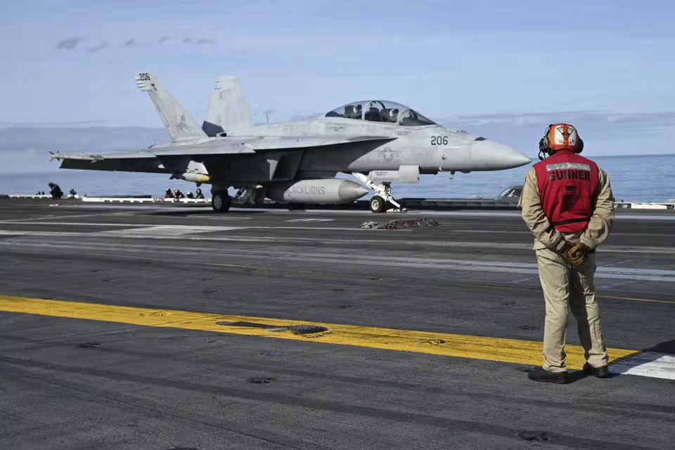 Истребитель F-18E