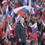 Путин купается во внимании