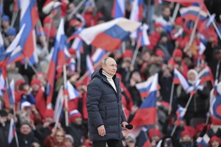 Путин купается во внимании