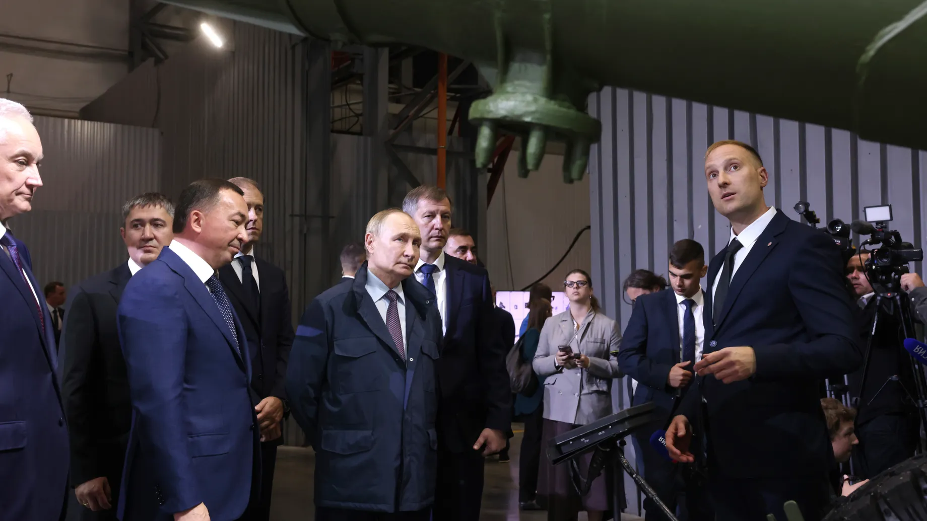 Путин посетил оружейный завод в Перми