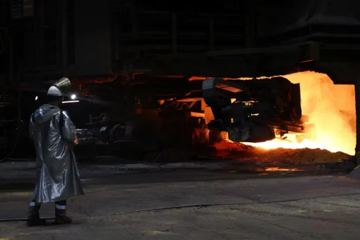 На одном из сталелитейных заводов