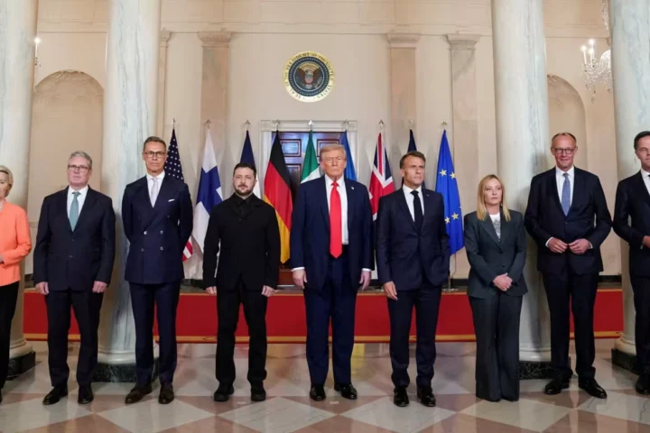 Трамп в центре