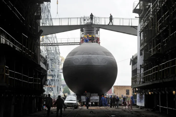 спуск подводной лодки